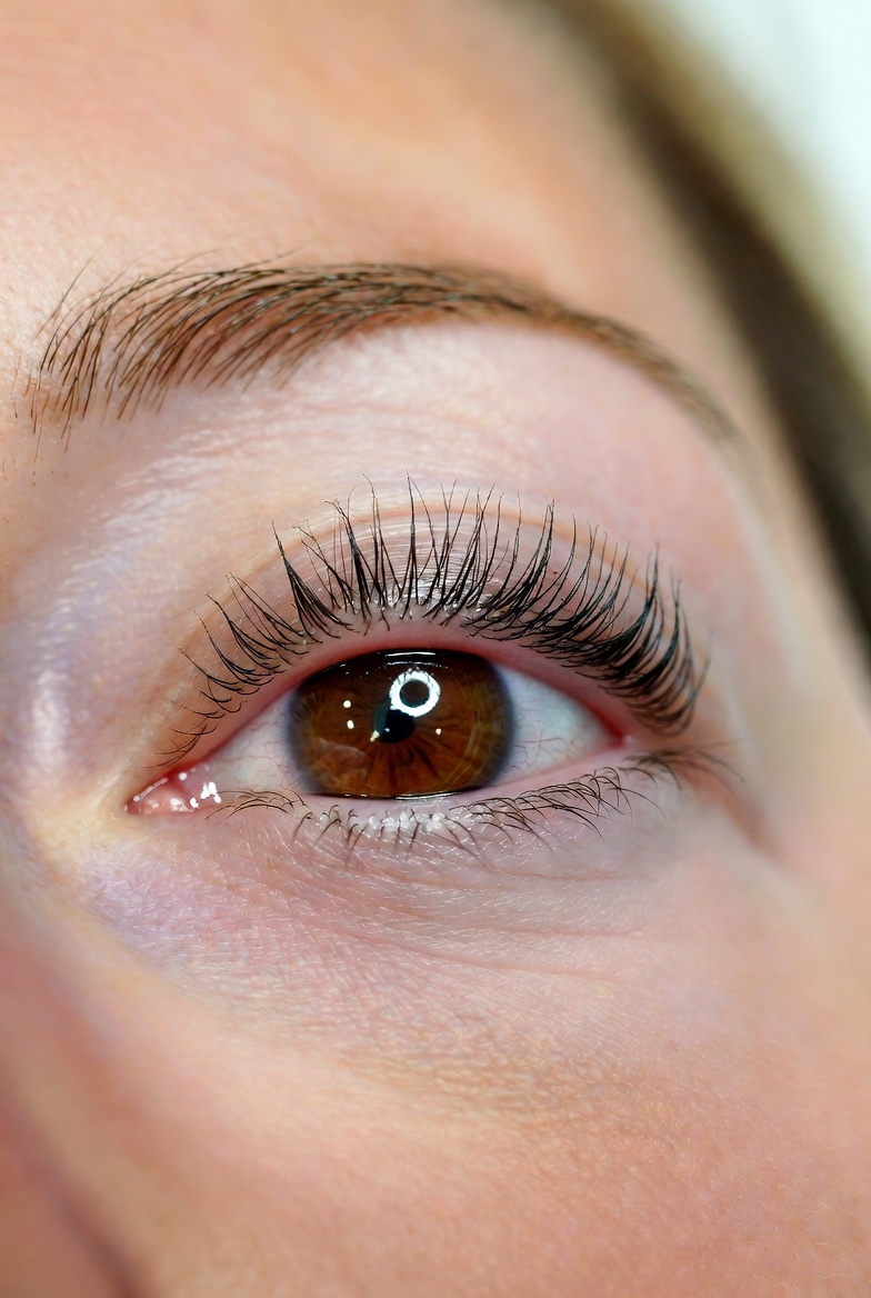Wimpernlifting – Ergebnis in Nahaufnahme